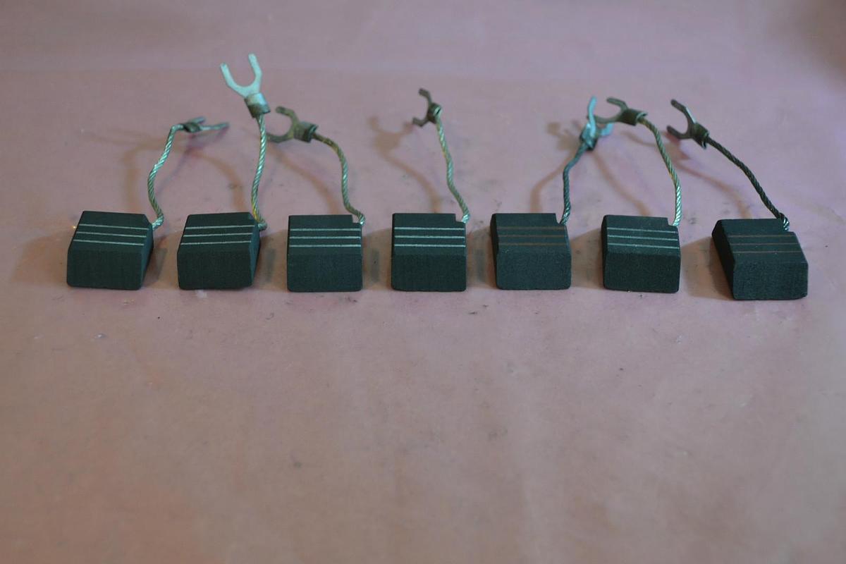 (7) MOTOR BRUSH BRUSHES 41 H 41H 41-H 1 1/2 X 1 X 7/16 NEW