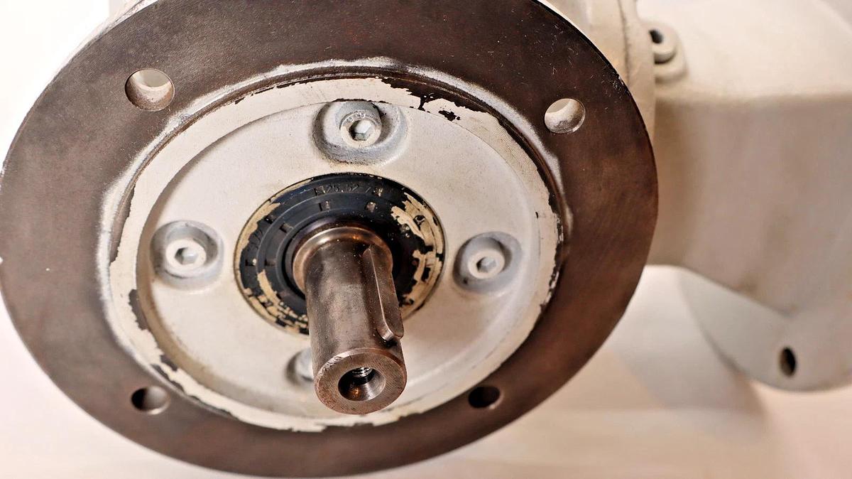 SEW-EURODRIVE Gearbox Gear Reducer SF37 AM56 SF37AM56 1750rpm 80.96 (NOS)