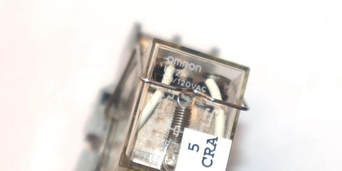 Used (Lot of 5) OMRON LY2 8-Pin Relay With IDEC SH2B-05 Relay Socket Base