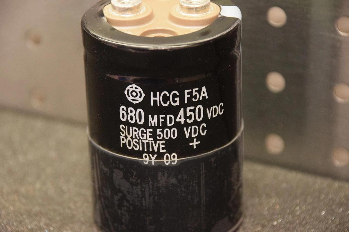 AMP HCG F5A HCGF5A 680 MFD 450 VDC SURGE 500 VDC CAPACITOR NEW