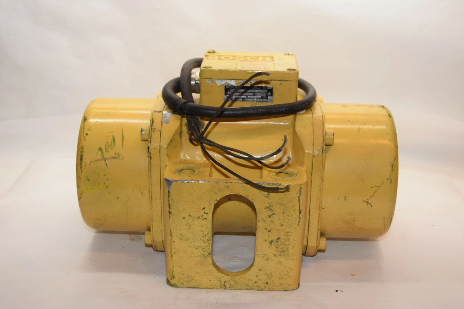 Used Bosch Electric Vibrator Shaker 220 / 460 VAC 3 Ph 1000W 0 618 120 013