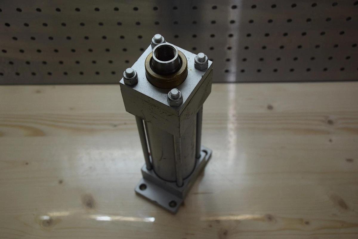 MILWAUKEE CYLINDER LH-32 2" BORE 4.25" STROKE 1500psi HYDRAULIC CYLINDER NEW