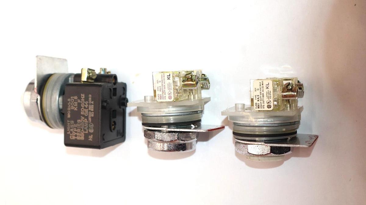 Used Square D lot 9001 KA-2 , 9001 KA-3 Start/Stop Push Button w/ 9001 KM-5 Indicator