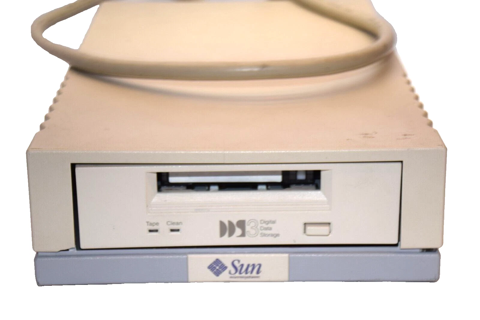 Used SUN MICROSYSTEMS External Tape Drive 599-2107-01 , 100-240V 0.6A 47-63Hz