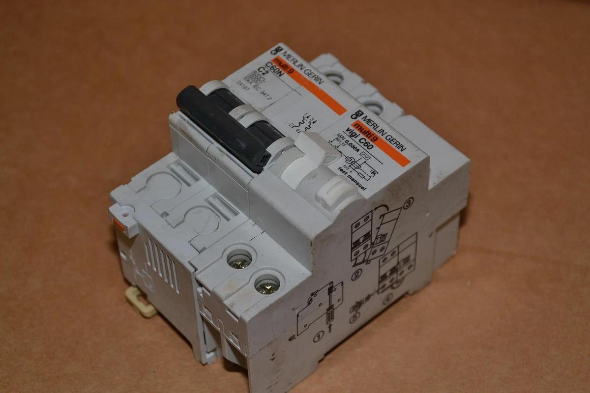 Used MERLIN GERIN MULTI 9 C60N C2 WITH VIGI C60 400V 2A 2 POLE CIRCUIT BREAKER