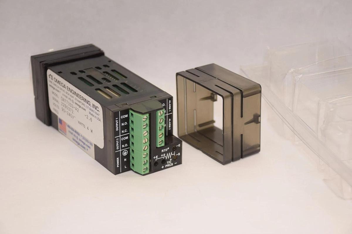 (NEW) OMEGA ENGINEERING INC. CN77333-A2 -2.6 4Watt 90-240V Micromega Controller