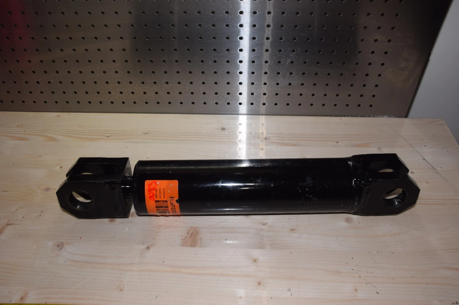 Hydraulic Cylinder 242805-2-48 9035193 G28203551 22" L 12" stroke 1-1/2" rod