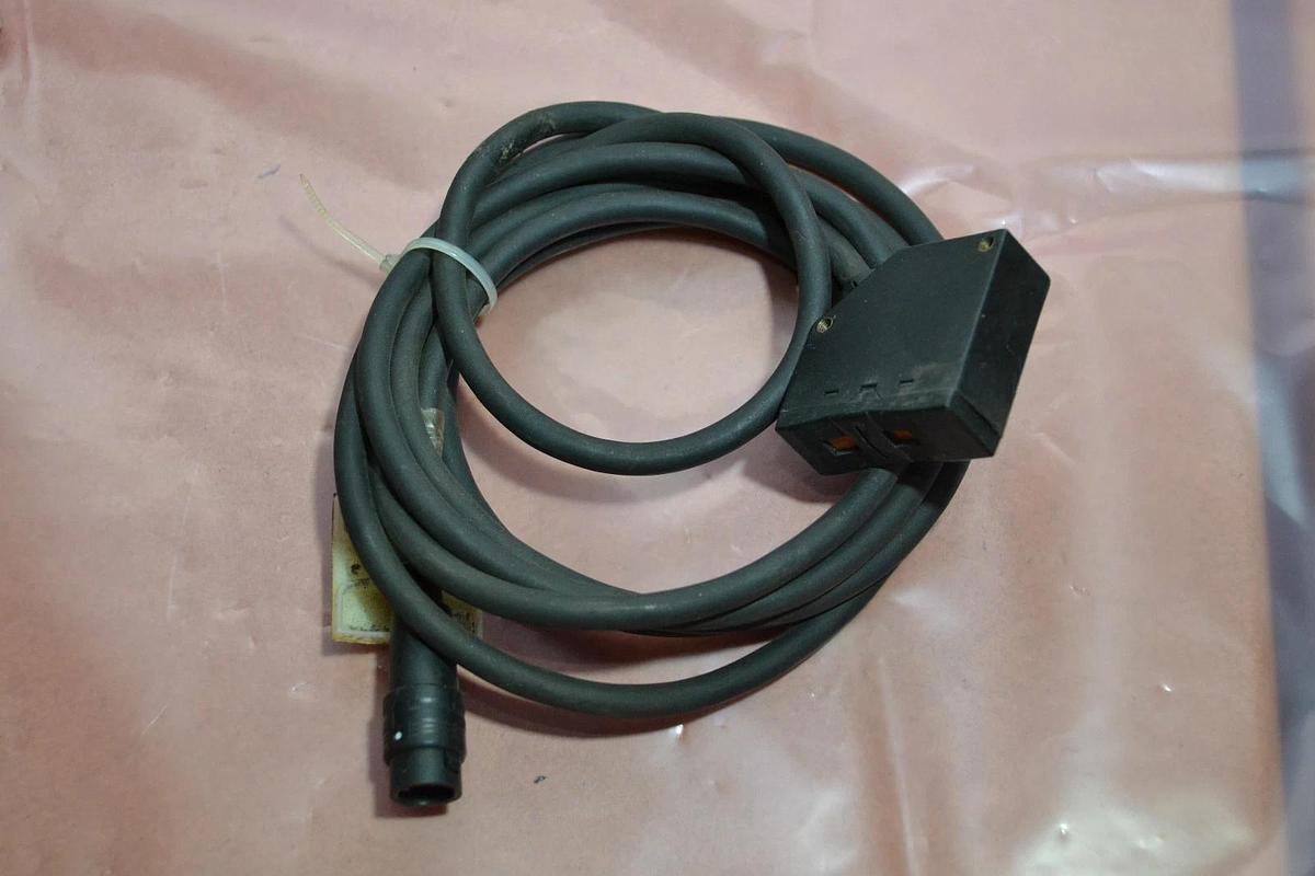 Used OMRON E4DA-LS7 E4DA LS7 E4DALS7 ULTRASONIC SENSOR