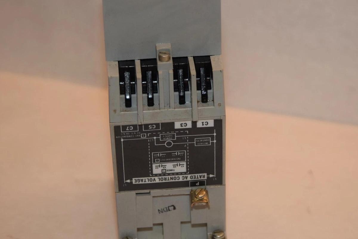 (NEW) ALLEN BRADLEY 700-RTA00V000A1 110-120Vac 50/60Hz Ser B Solid State Timer