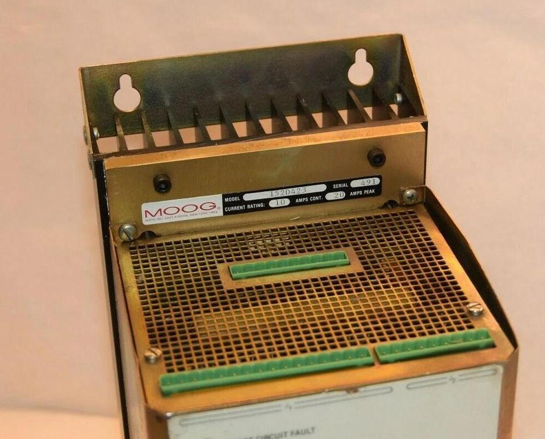 Used MOOG Servo Motor Control Drive 152D423 10A Cont. 20A Peak