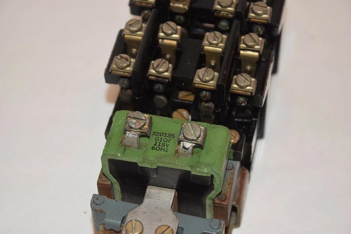 Used GE CR2810A14AY 600V 10A 115V 60Hz COIL LIGHTING CONTACTOR