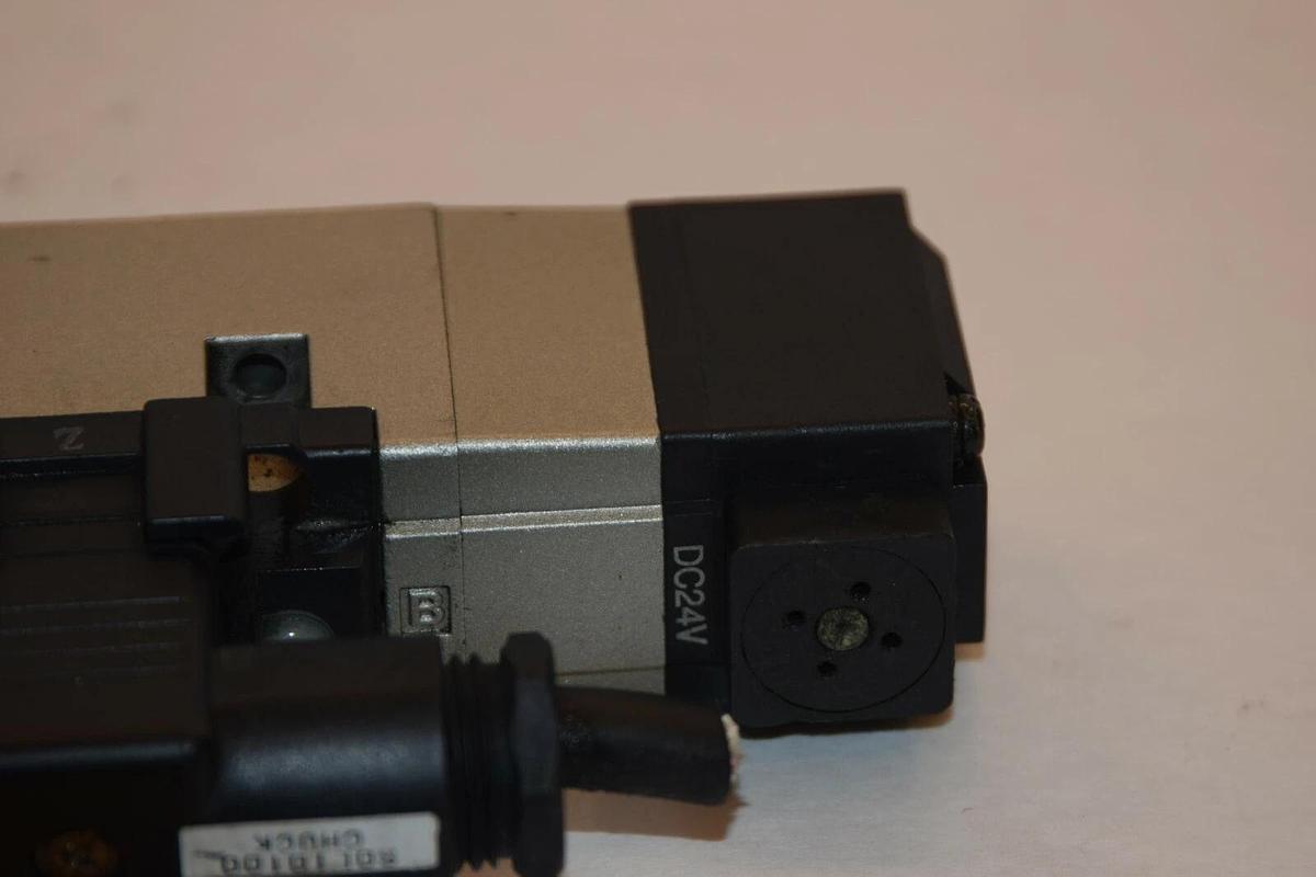 Used SMC VP7-6-FG-D Solenoid Valve DC24V