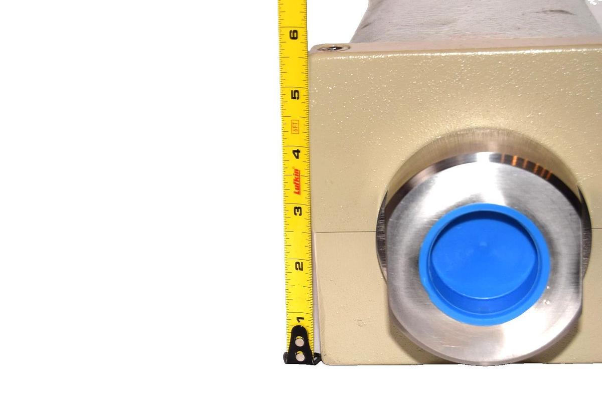 Brooks Instrument Division / Emerson 1024CNA1J91AA Mass Flow Meter (New)