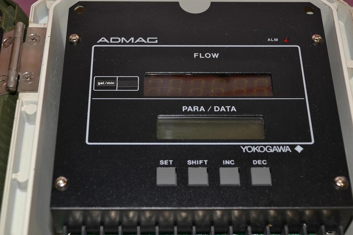 Used YOKOGAWA ADMAG MAGNETIC FLOW CONVERTER AM11 ASA1A AM 11