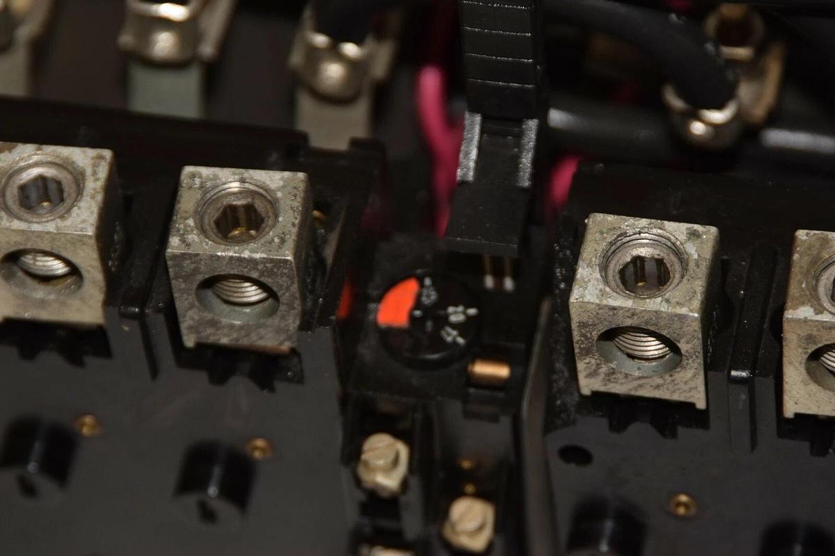 Used SIEMENS-ALLIS  Reversing Contactor CXL30*3 120V Model D OLR0253 Size Sz 3