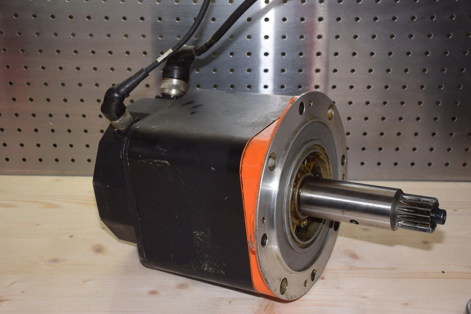 Used ABB Robotics Siemens Servo Motor 1FT3101-5AZ21-9-Z 3H AA 0001-XJ 1FT3101 5AZ21