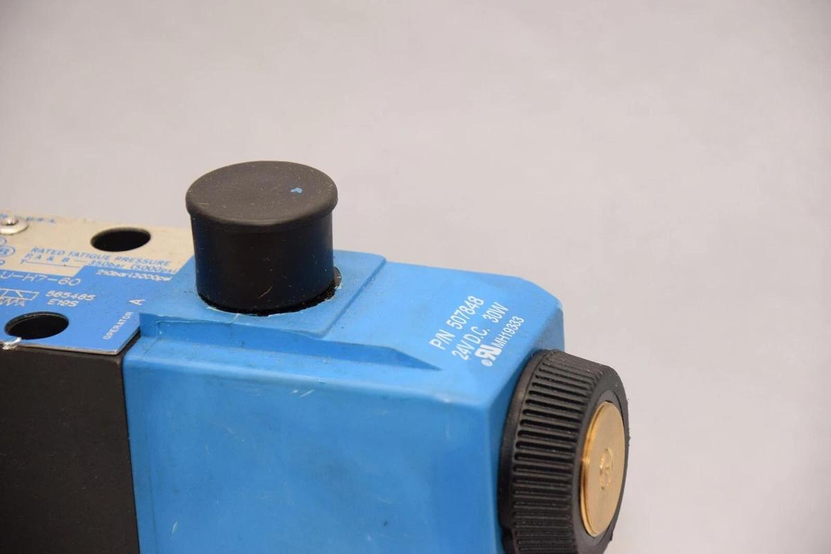 NEW VICKERS DG5V-5-2C-T-M-U-H7-10  DG4V-3-6C-M-U-H7-60 Directional Control Valve