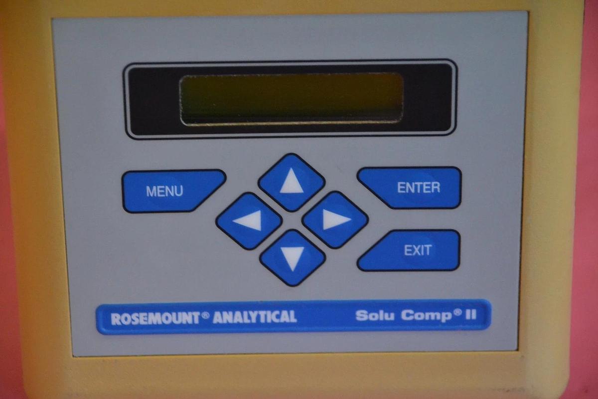 Used ROSEMOUNT ANALYTICAL 1055-01-10-25 105 01 10 25 1055011025 230 VAC 8 WATTS