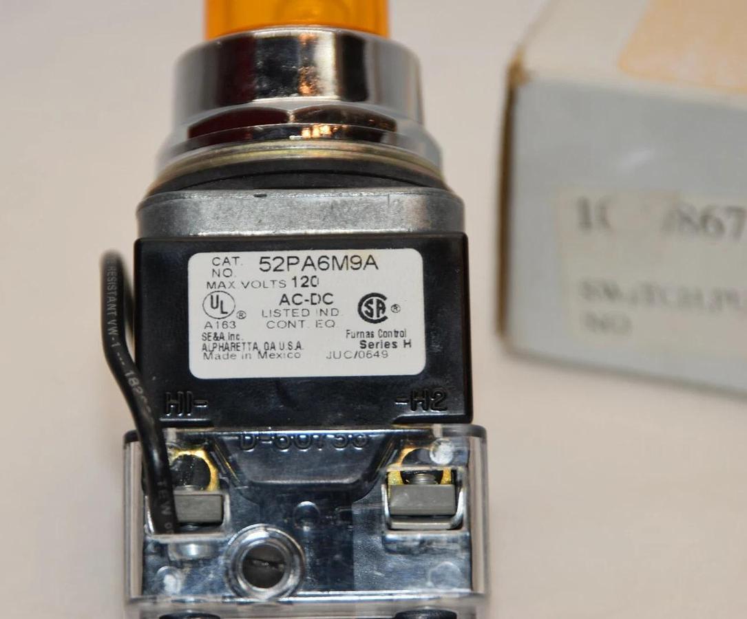 SIEMENS 52PA6M9A Amber 120V Series H Push To Test Pilot Light (NEW)
