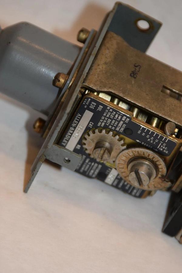 Used ALLEN BRADLEY 836-C6 Series A 375psi Pressure Control Switch *No Cover*