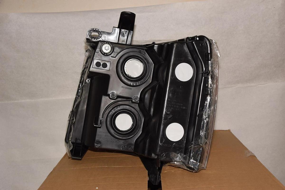(NEW) FEBERG 2013 Chevrolet Silverado 1500 Driver & Passenger Side Headlight