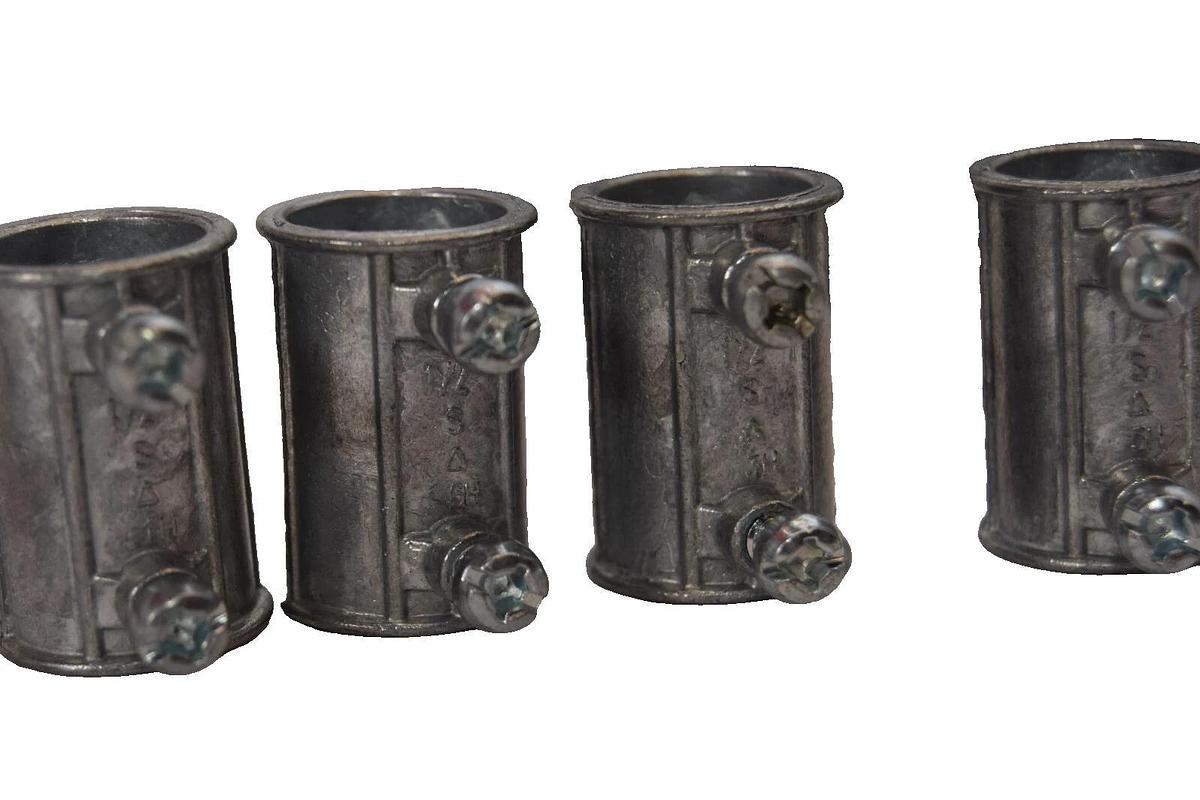 (Lot of 45) 1/2" EMT Set Screw Type Conduit Coupling Approx 1-5/16" Long (NEW)