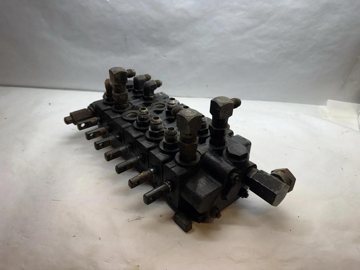 Used Racine C 88 0986 855 006 Challenger Wrecker Hydraulic Valve Block 7 spool Valve