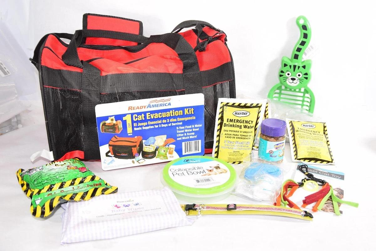 Used (NEW) READY AMERICA 1 Cat Evacuation Kit, 1 Cat Served