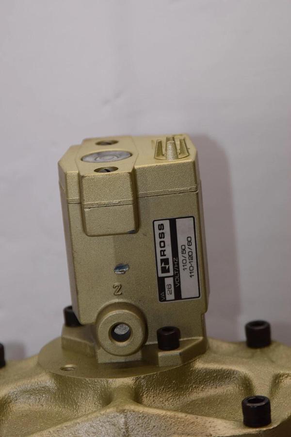 (NEW) ROSS 2776B8011 Ser. 27 1-10Bar 110V 4Way 2 POS Directional Control Valve