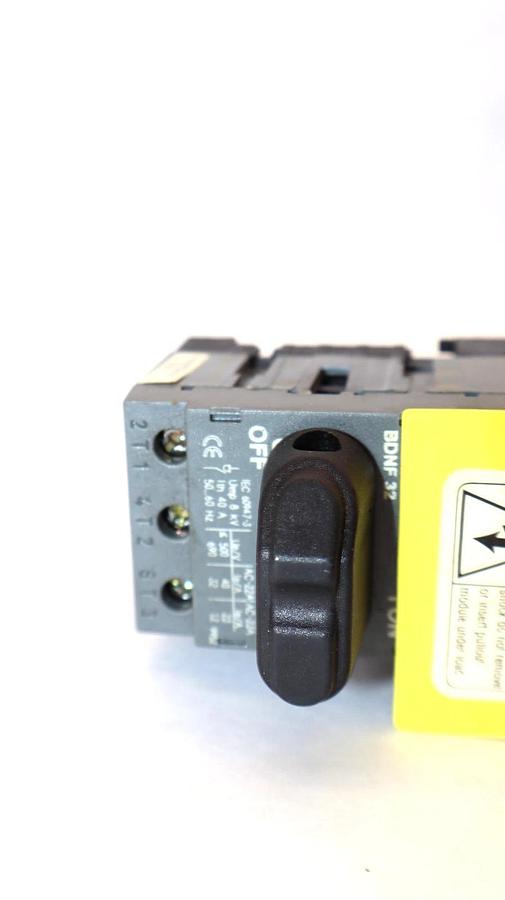 Used BUSSMANN OPTIMA OPM-1038RSW Fuse Holder & Disconnect Switch BDNF 32 Switch