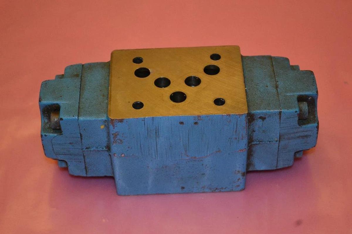 Used VICKERS PILOT OPERATED CHECK VALVE DGPC01A51