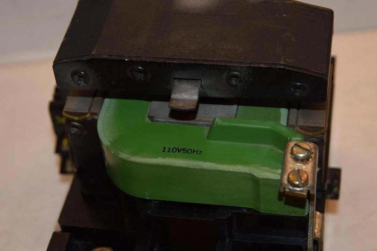 General Electric Size 3 Contactor  110v coil 55501463G7  sz3