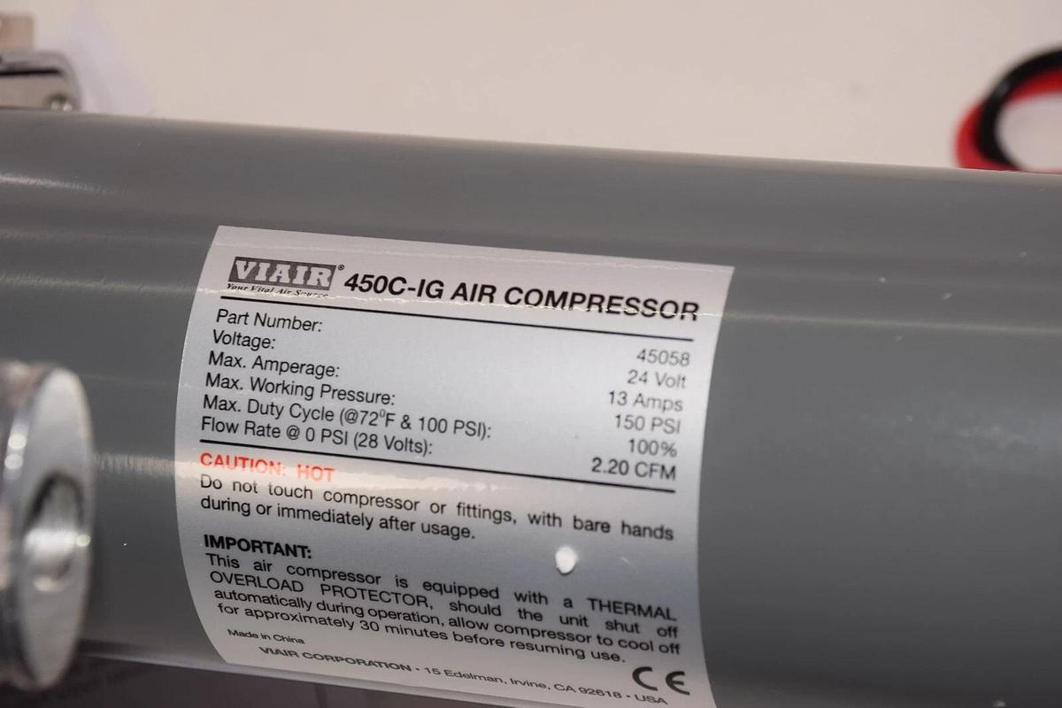 (NEW) VIAIR 45058 , 24V 13A 150psi 450CIG Air Compressor Kit