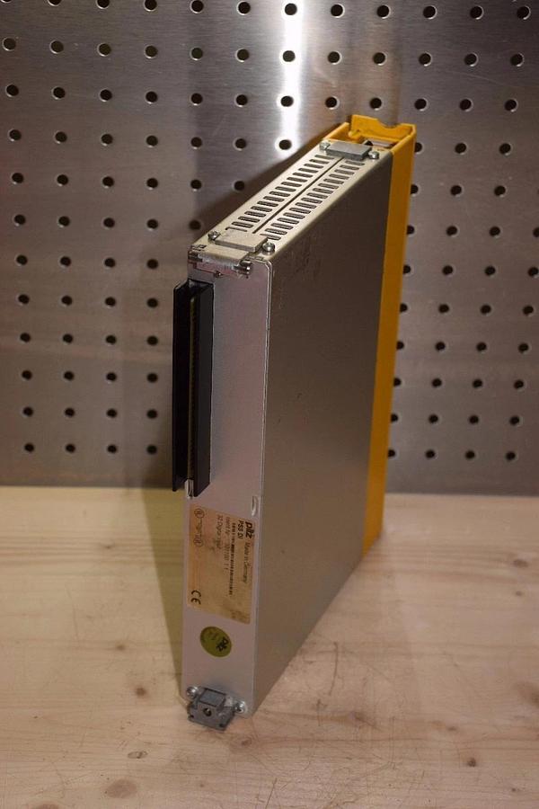 Used PILZ PSS DI 301100 1.1 30110011 3011001.1 PSSDI PSSD1 Pss D1  INPUT MODULE
