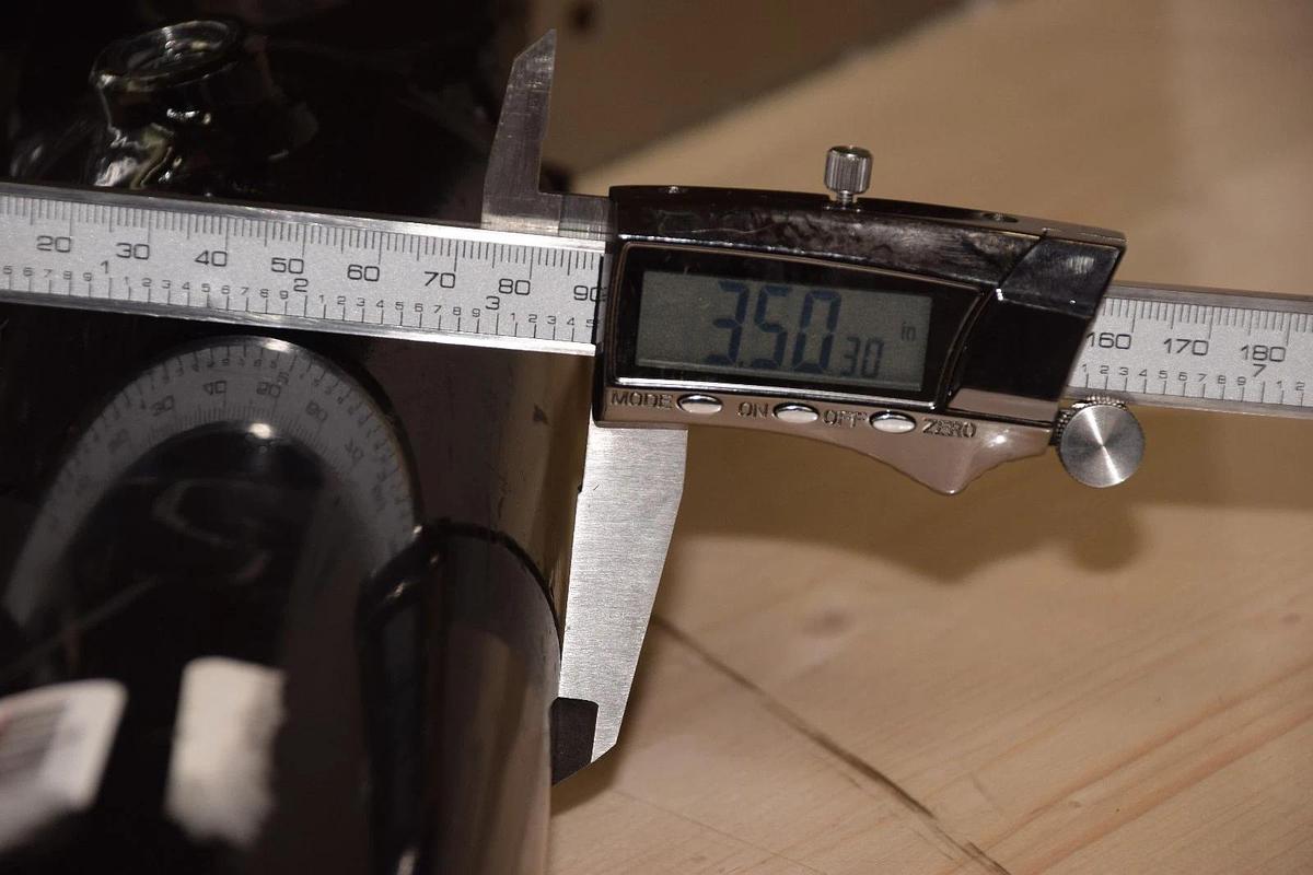 Hydraulic Cylinder 242805-2-48 9035193 G28203551 22" L  12" stroke  1-1/2" rod