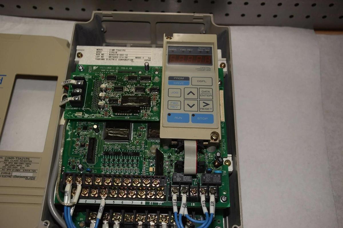 Used Yaskawa Varispeed 616T3 CIMR-T3A21P5 200V Class Inverter Drive 7.2 Amp 230Vac