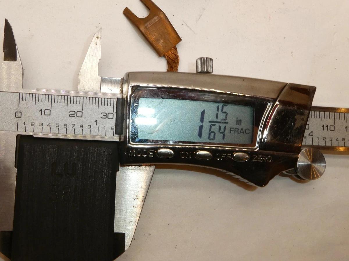 (NEW - Lot of 6) LU 581 LU581 1-15/64" x 2-1/64" x 1/2" Carbon Motor Brush