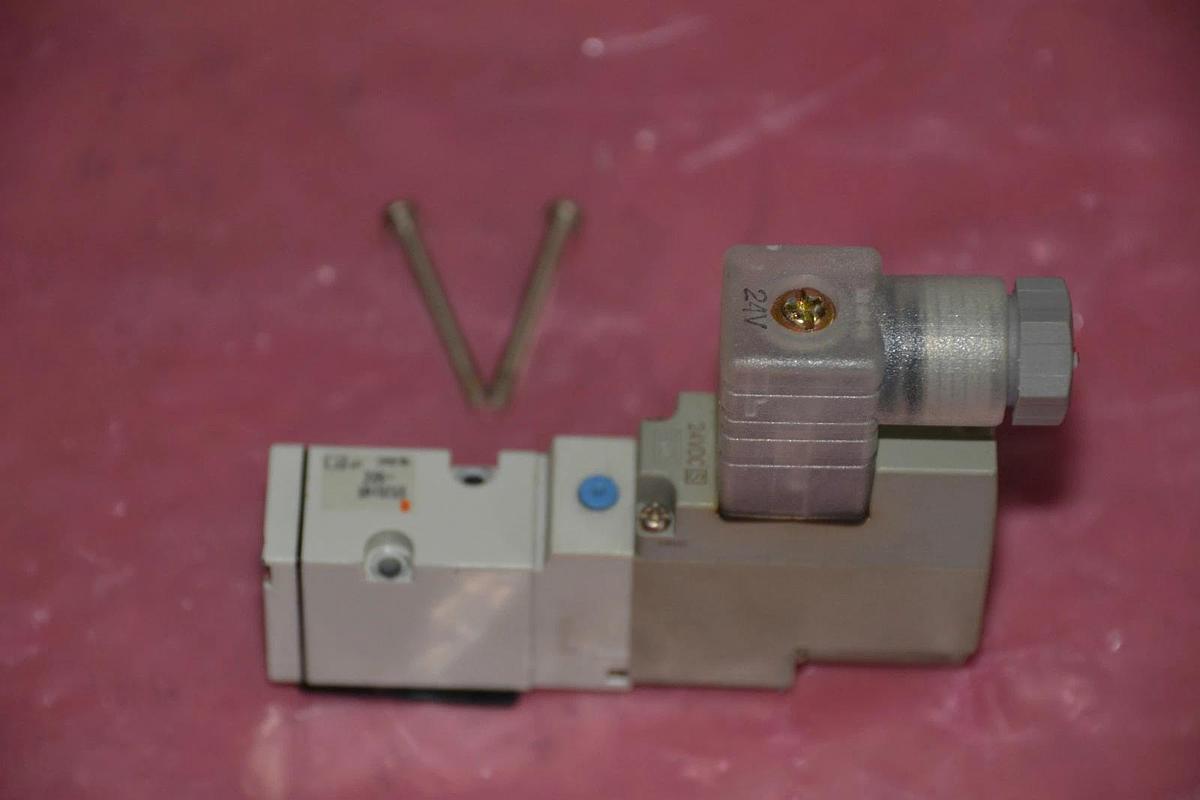 Used SMC VALVE SYJ514R-5DZ SYJ514R 5DZ SYJ514R5DZ