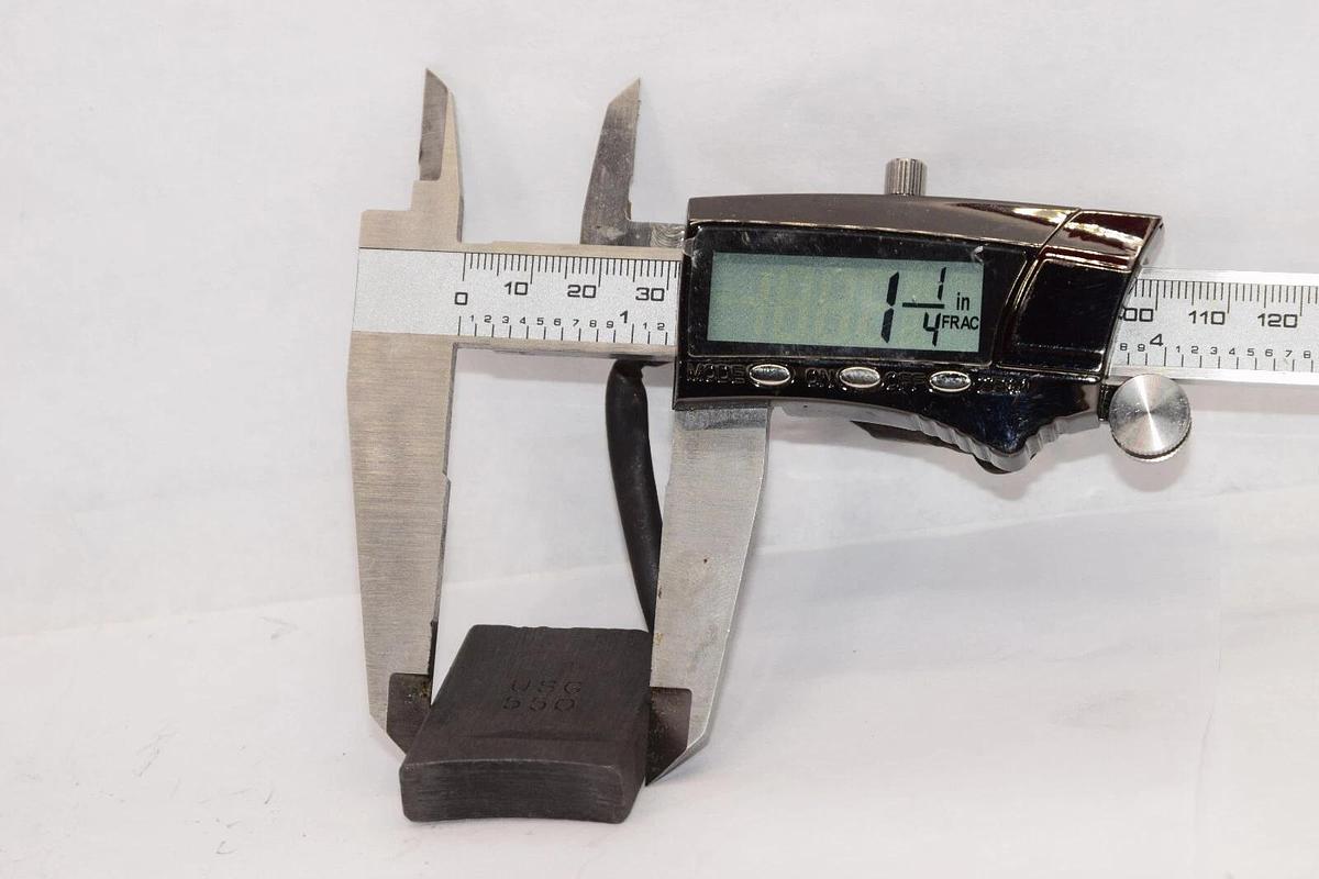 USG Carbon Motor Brush Brushes 550 1-1/4" x 3/8" (NEW - Lot 6)