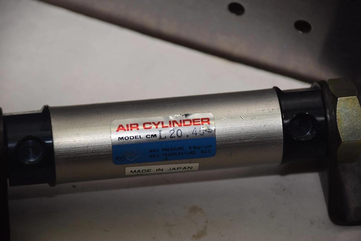SMC CML20.45 1.5" STROKE 25/64" BORE AIR PNEUMATIC CYLINDER NEW