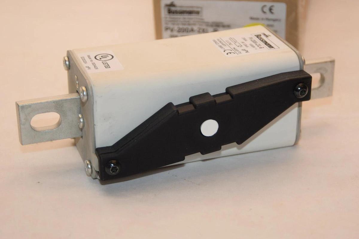 (NEW) BUSSMANN PV-200A-2XL-B 200A 1000V 33kA Bolt-In Fuse