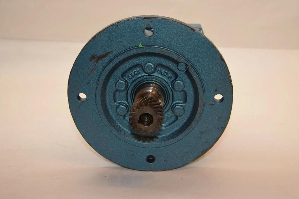 (NEW) SEW-EURODRIVE RF37A-KS Ratio: 6.67 1270lb-in 5/8" Gear Box / Speed Reducer