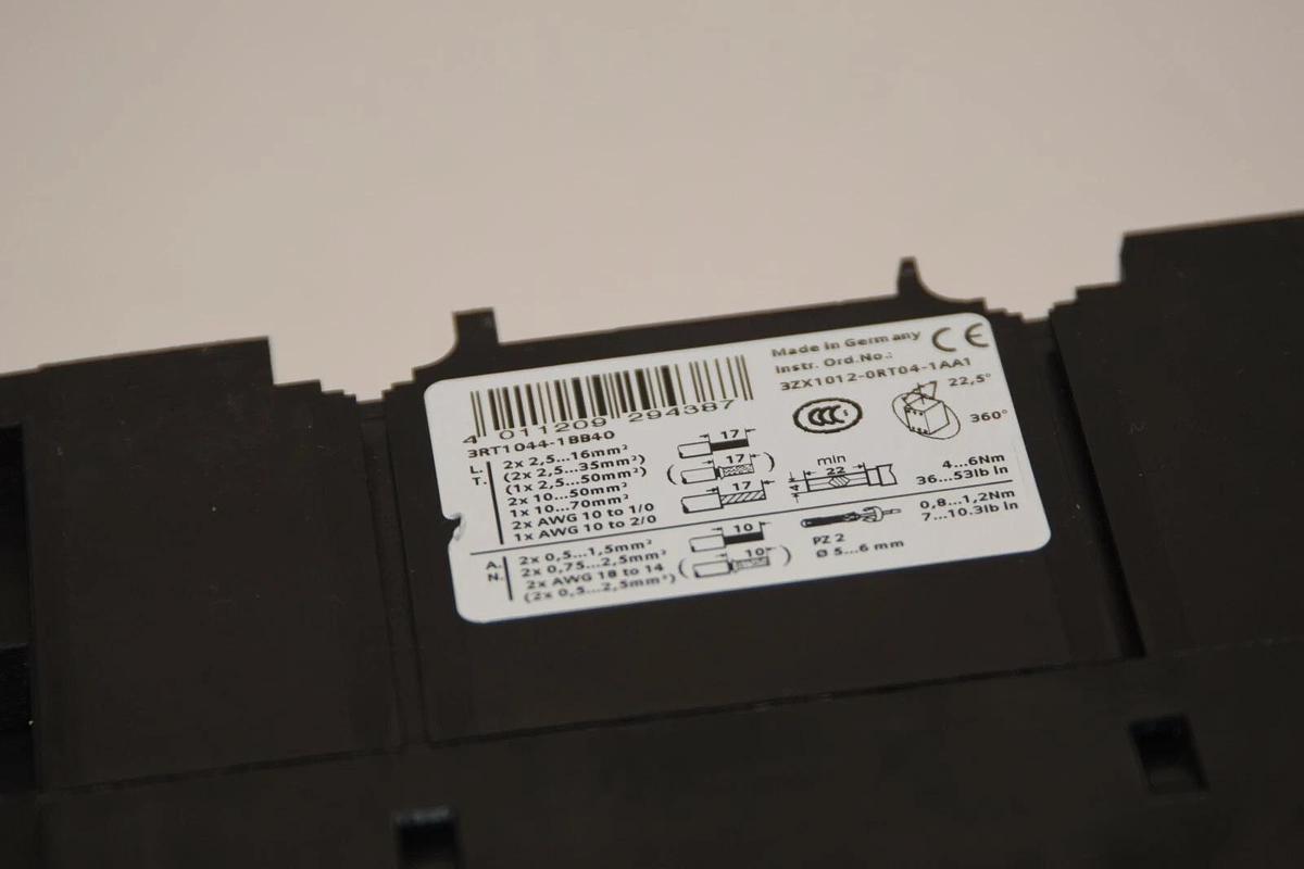 Used SIEMENS 3RT1044-1BB40 3RT10441BB40 24V Coil Contactor W/ 3RH1921-1FA22