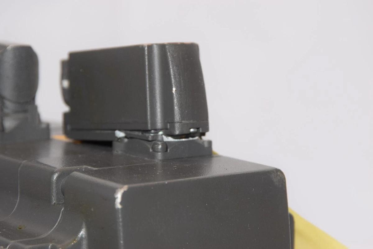 Used SIEMENS 1FK7063-5AH71-1FH5 Servo Motor Encoder AM22DQF49 *Cracked Conn. Base*