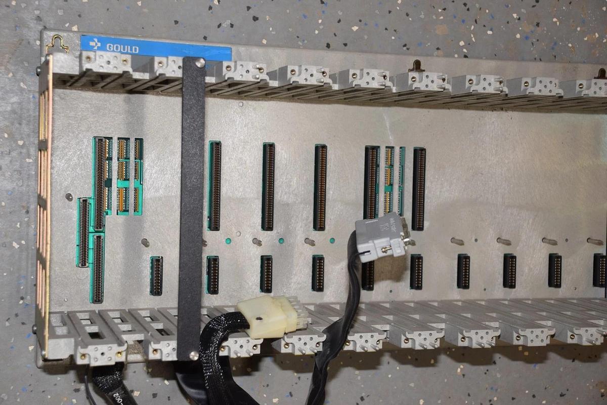 Used GOULD 984 SERIES AS-H827-209 AS-9536-000 PRIMARY HOUSING 11 SLOT RACK