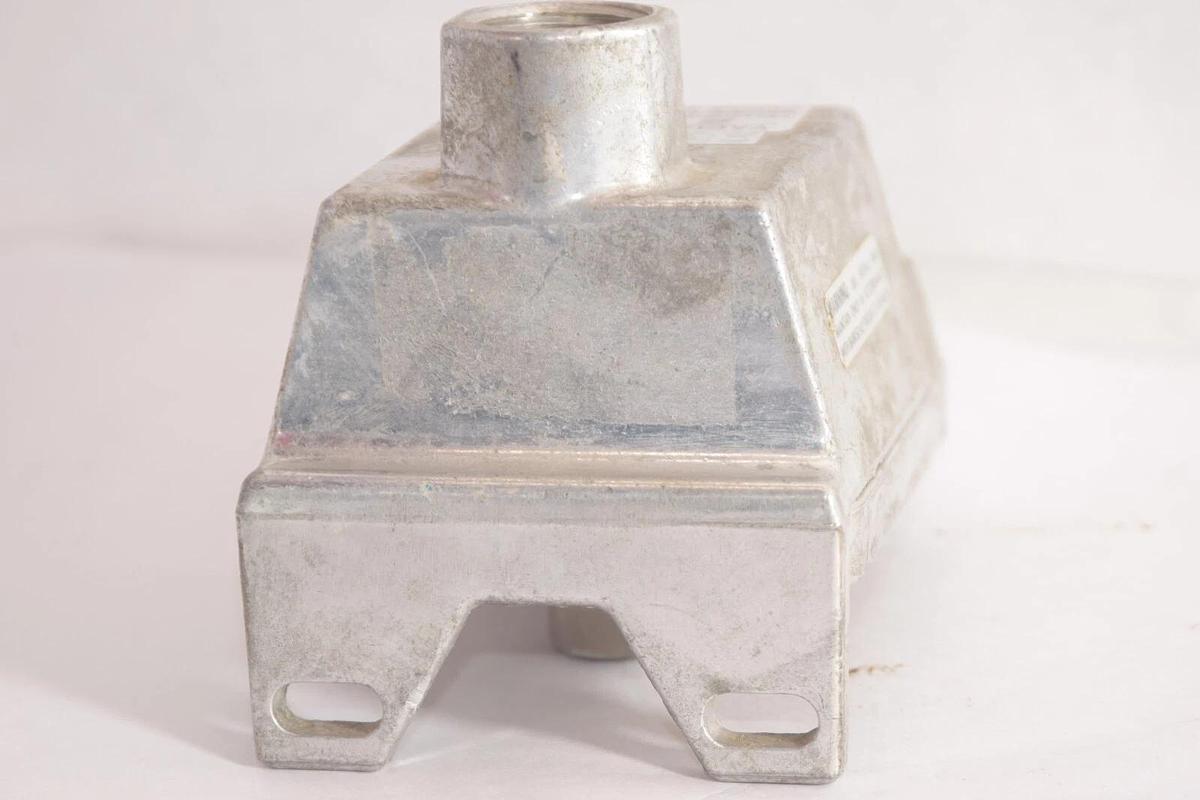 Used BARKSDALE CONTROLS VCD2H-H18SS .8-30HG/Vac 30" HG/Vac Pressure Switch