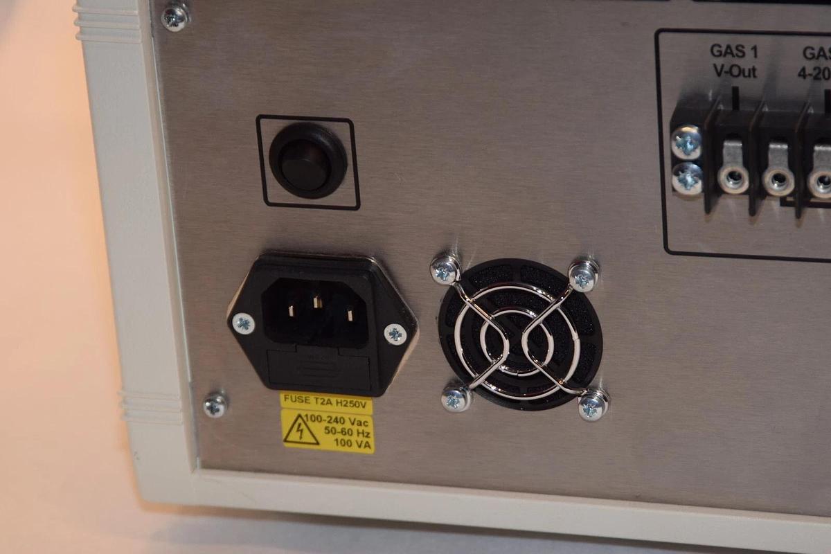 Used CAMBRIDGE RAPIDOX-3100 / RAPIDOX3100 Gas Analyzer Bench Top 90-260vac 50/60Hz