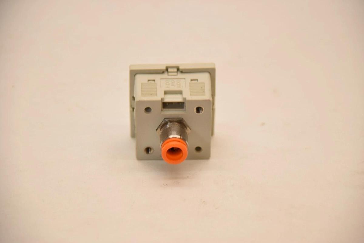 Used SMC ISE30-N7H-26 12-24Vdc Digital Pressure Switch