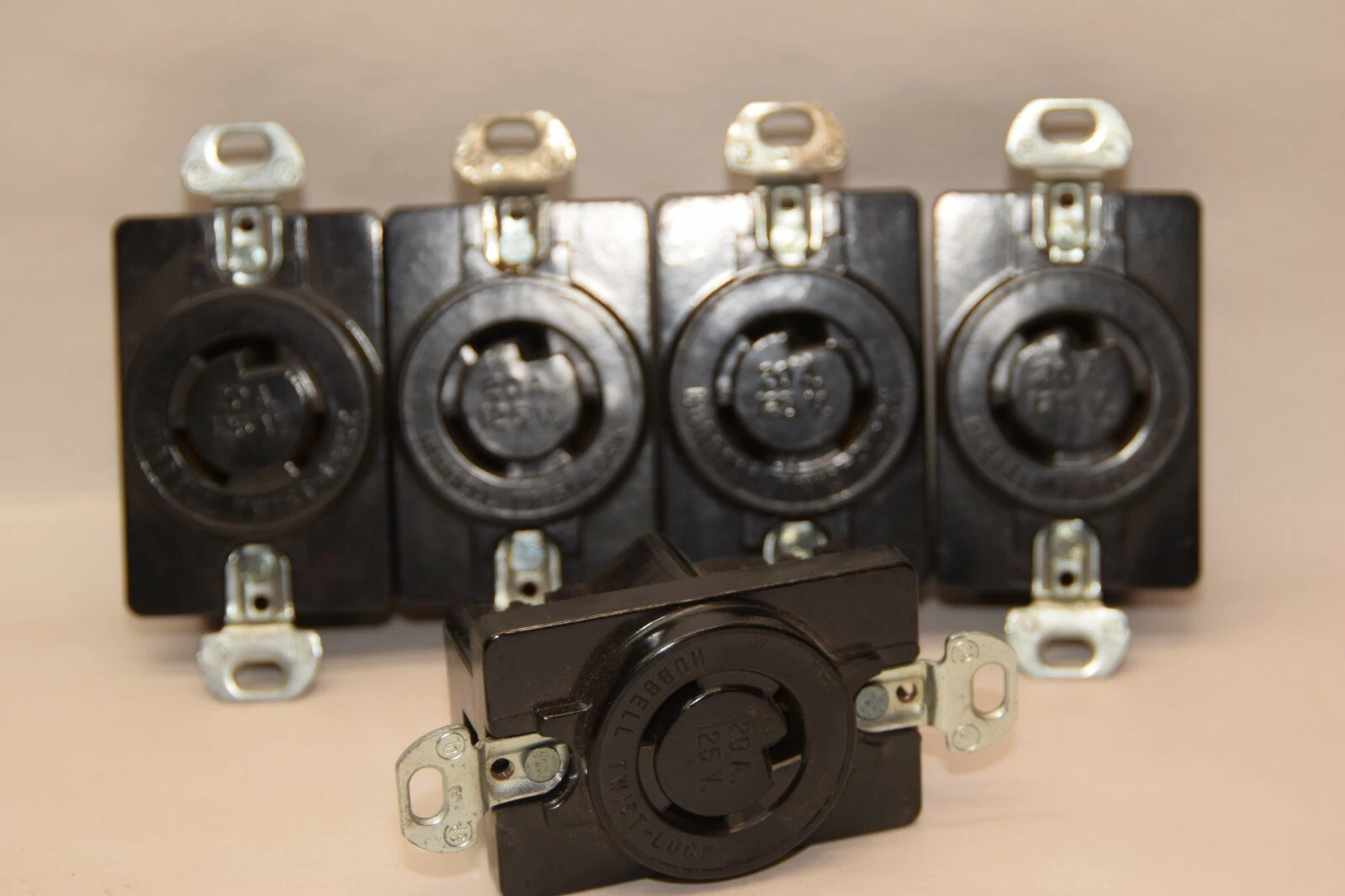 (NEW - LOT OF 5) HUBBELL 20A 125V Twist-Lock Receptacle