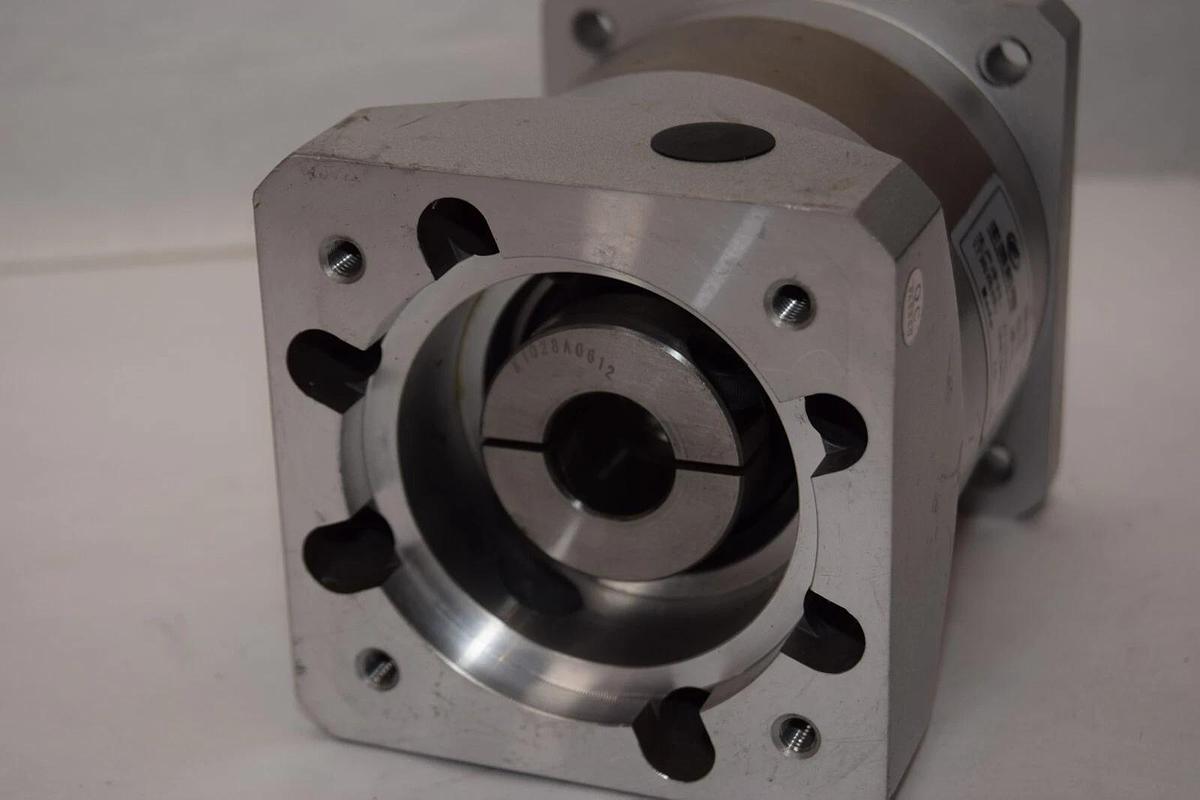 Used FENGXINJIDIAN PLF090 Ratio: 10:1  211028A0616 Planetary Gearbox Reducer
